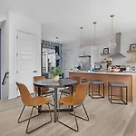 Holiday home The Trillium & The Iris - 2 Homes 6 Bedrooms Nashville