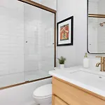 The Trillium & The Iris - 2 Homes 6 Bedrooms Holiday home *