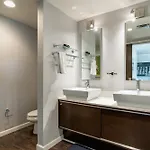 5m106- Spacious Chic 1br East Loft *