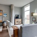 5m203- Smart Stylish Music * Nashville