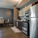 5m332- Sleek And Spacious In East Holiday home *