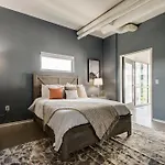 5M332- Sleek And Spacious Condo In East