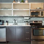 5m332- Sleek And Spacious In East Holiday home *