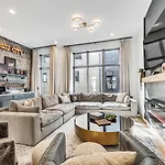C On Music Row, 4 Min Broadway Holiday home