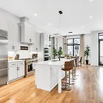 C On Music Row, 4 Min Broadway Holiday home *