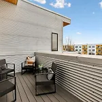 Modern Townhome 2 Miles South Of Downtown And Broadway Ave Apartment *