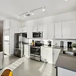 Modern Townhome 2 Miles South Of Downtown And Broadway Ave *