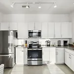Modern Townhome 2 Miles South Of Downtown And Broadway Ave