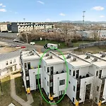 Modern Townhome 2 Miles South Of Downtown And Broadway Ave