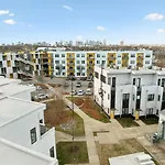 Modern Townhome 2 Miles South Of Downtown And Broadway Ave *