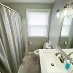 Holiday home The Playhouse: 4br With Spa, Basketball & Games