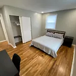 The Playhouse: 4br With Spa, Basketball & Games Holiday home Nashville