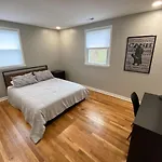 The Playhouse: 4br With Spa, Basketball & Games *