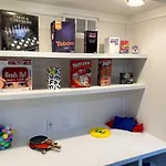 The Playhouse: 4br With Spa, Basketball & Games Holiday home Nashville