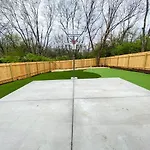 Holiday home The Playhouse: 4br With Spa, Basketball & Games