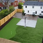 The Playhouse: 4br With Spa, Basketball & Games Holiday home Nashville