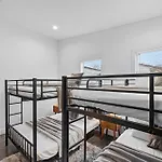 Magnificent 4 Bedroom Home -W Balcony & Fireplace