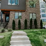The Jolene - 10 Beds And Cozy Rooftop W Fire Pit