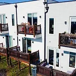 13 At 64 Fern Ave Hbr