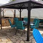 Holiday home Hall Of Fame Private Resort-9 Miles To Downtown Pools Arcade *