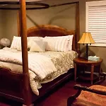 Holiday home Hall Of Fame Private Resort-9 Miles To Downtown Pools Arcade *