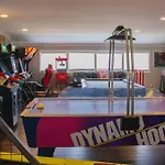 Hall Of Fame Private Resort-9 Miles To Downtown Pools Arcade Holiday home