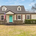 Big Cozy House 3 Mi To Downtown With Outdoor Fire Pit *