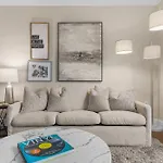 Holiday home On Famous Music Row - Pool, Parking, Walk To Bars *