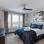 Modern 2Br Near Domain & Tech