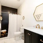 Broadway Breeze Escape Modern Nashville Comfort Holiday home *