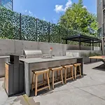 3br2ba Lux Pool Walk To Broadway 08mi Holiday home