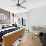 The Hawkins House - Walk To Gulch, Rooftop Views! Holiday home *