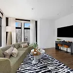 The Hawkins House - Walk To Gulch, Rooftop Views!