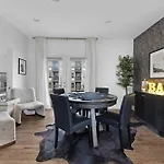 The Hawkins House - Walk To Gulch, Rooftop Views! * Nashville