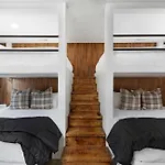 The Hawkins House - Walk To Gulch, Rooftop Views! Holiday home Nashville