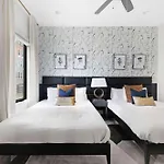 The Hawkins House - Walk To Gulch, Rooftop Views! *
