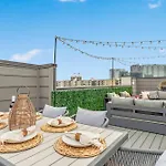 The Hawkins House - Walk To Gulch, Rooftop Views!