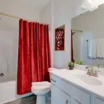 Funtastic 4 Bdr In The Nations Holiday home