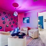Funtastic 4 Bdr In The Nations Holiday home