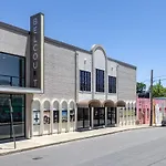 The Nomad 48-Person Hillsboro Village Retreat Studio 1Br Spaces