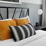 Chic Oasis 5 Mins To Broadway 8 Beds B-nashy Holiday home Nashville