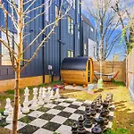 Hot Tub Poker Pool Table & Rooftop Mls View Holiday home