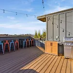 Hot Tub Poker Pool Table & Rooftop Mls View * Nashville
