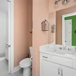 Bloom Haus Dt 2miles - 8 Q Beds - Rooftop - Omg