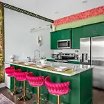 Bloom Haus Dt 2miles - 8 Q Beds - Rooftop - Omg Holiday home *