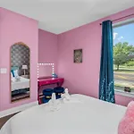 Disco Cowgirl Broadway 2miles - 8 Q Beds - Rooftop - Omg *