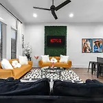 14 Bed Luxe Retreat With Game & Perfect For Large Groups!