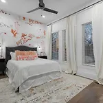 14 Bed Luxe Retreat With Game & Perfect For Large Groups!