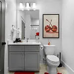 14 Bed Luxe Retreat With Game & Perfect For Large Groups!