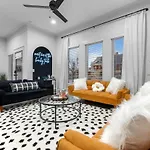 Holiday home 14 Bed Luxe Retreat With Game & Perfect For Large Groups!